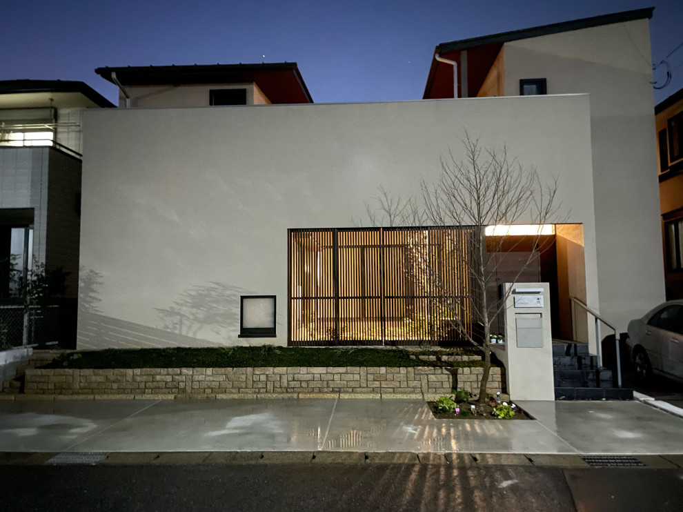 Esempio di un giardino minimalista esposto in pieno sole di medie dimensioni e davanti casa in inverno con pavimentazioni in pietra naturale