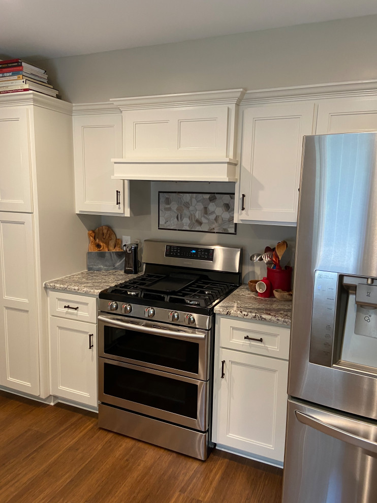 Inspiration for a transitional kitchen remodel in Omaha