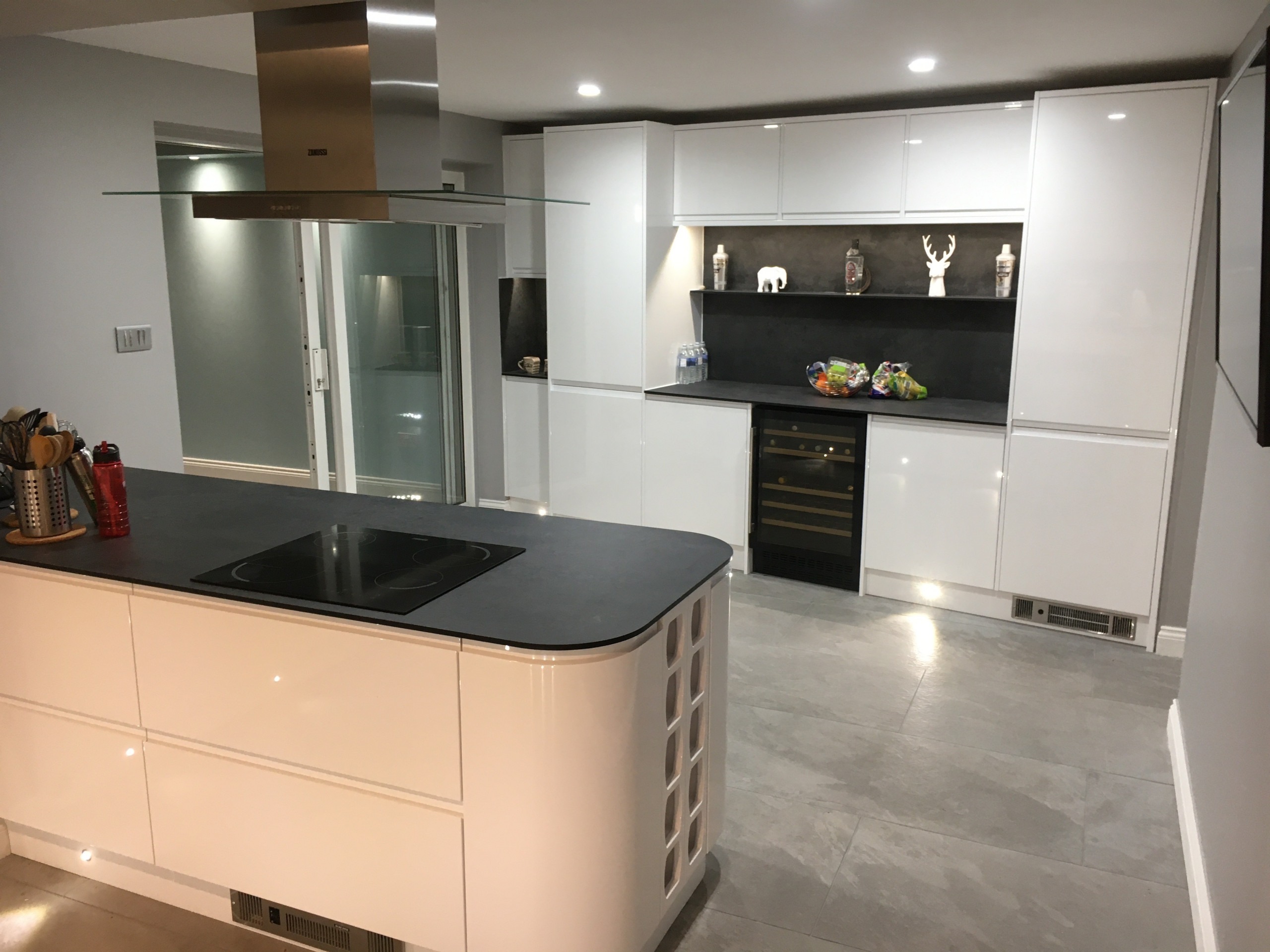J pull handle Kitchen with compact laminate and porcelain floor tiles