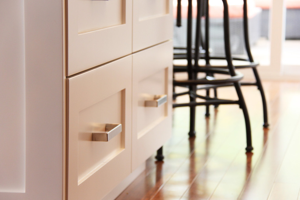 Home design - transitional home design idea in Orange County