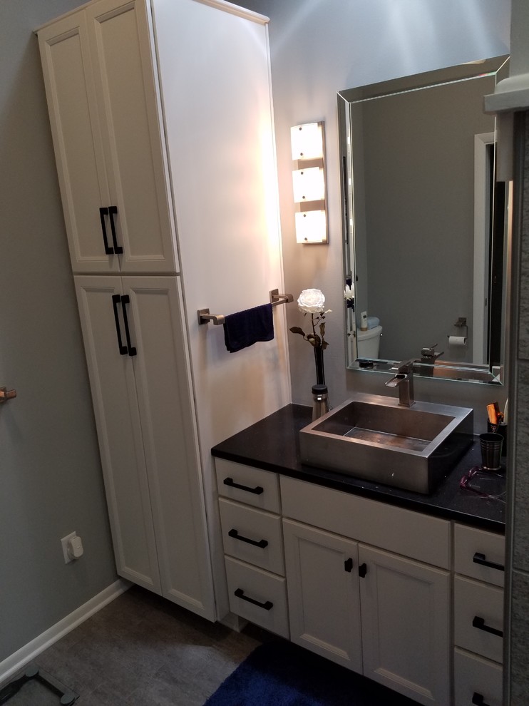 Bathroom - bathroom idea in Cleveland