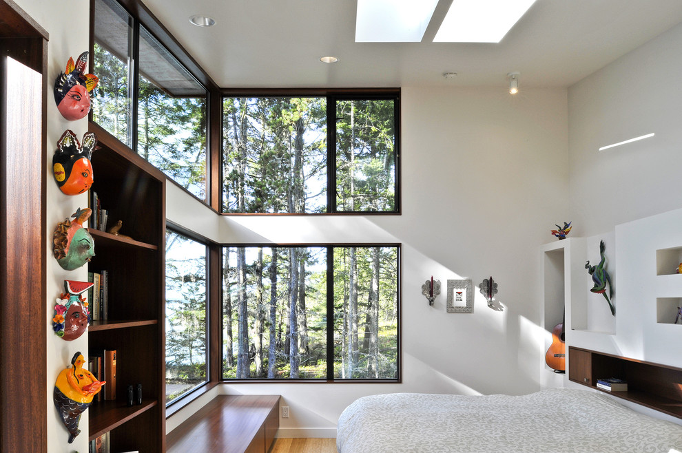 Photo of a contemporary bedroom in Seattle with white walls.
