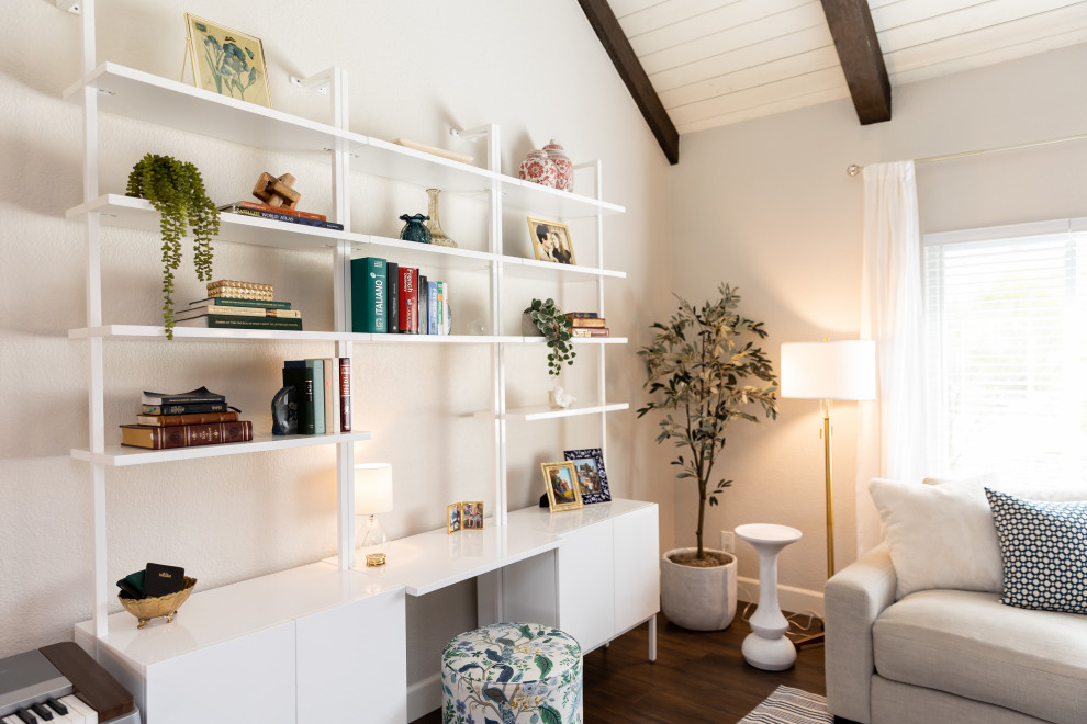 Home design - transitional home design idea in Phoenix