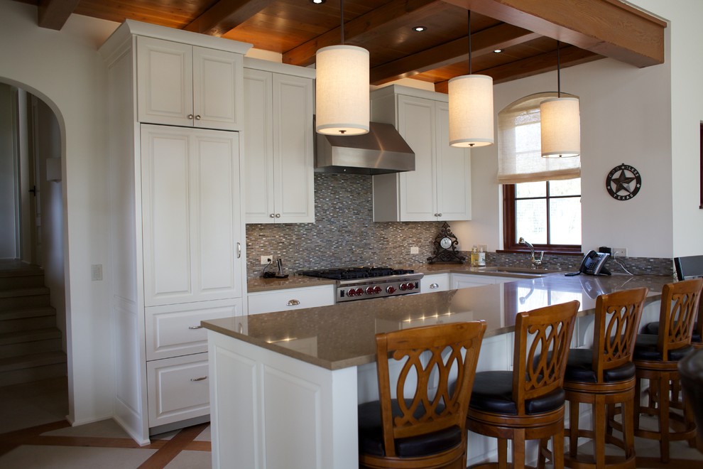 Example of a transitional kitchen design in Austin