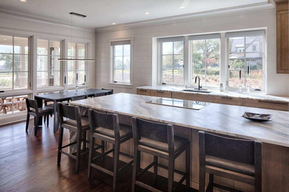 Example of a classic home design design in Atlanta