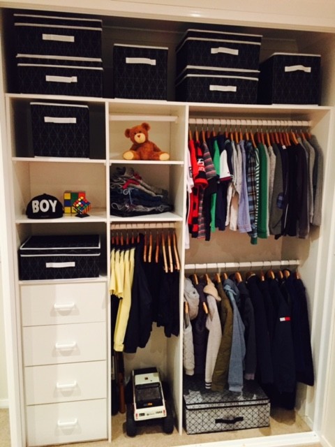 Mid-sized contemporary storage and wardrobe in Sydney.