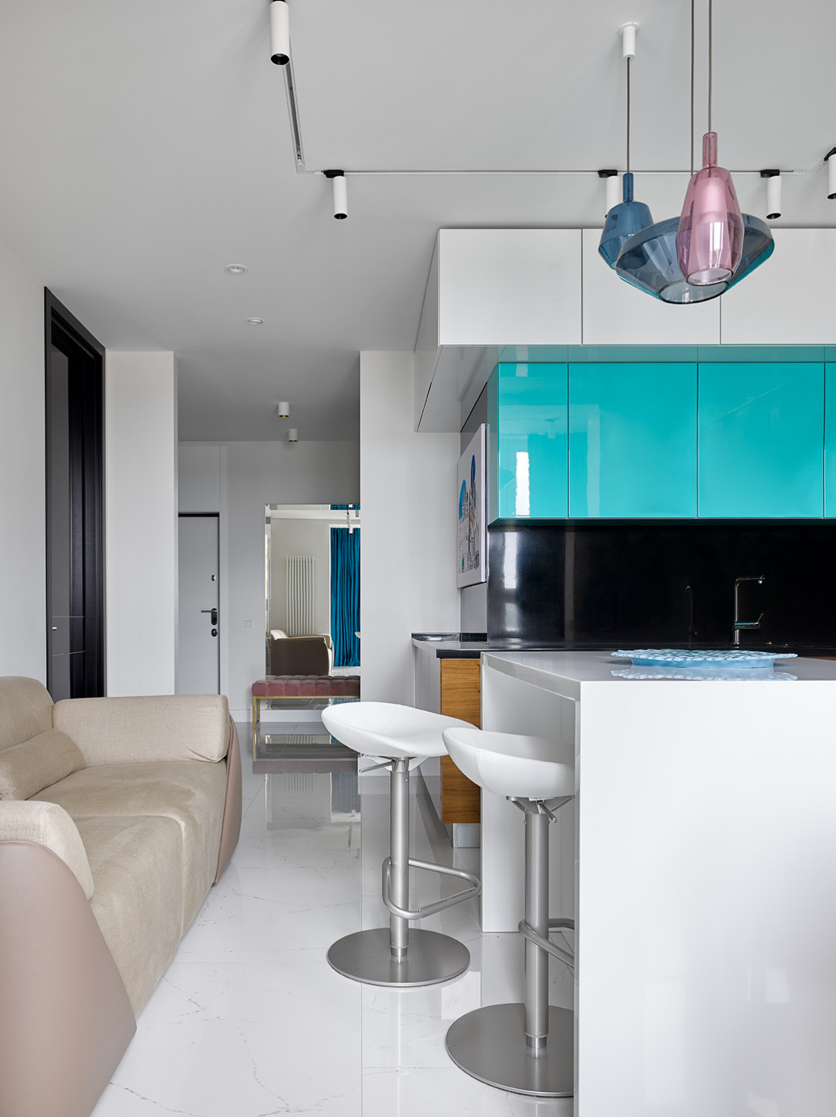 Гостиная, вид на прихожую