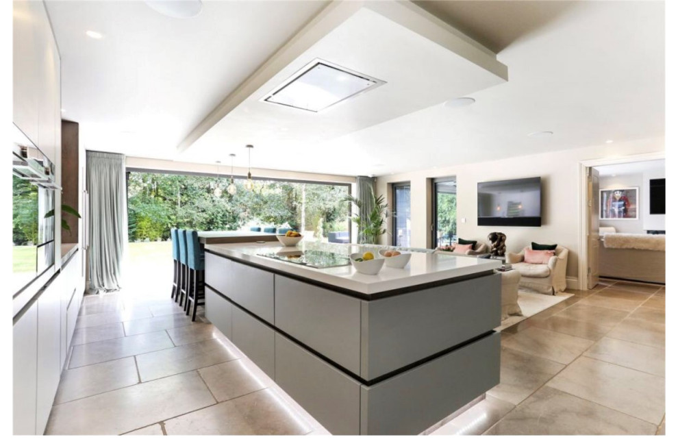 Kitchen Island with dining and chill out area