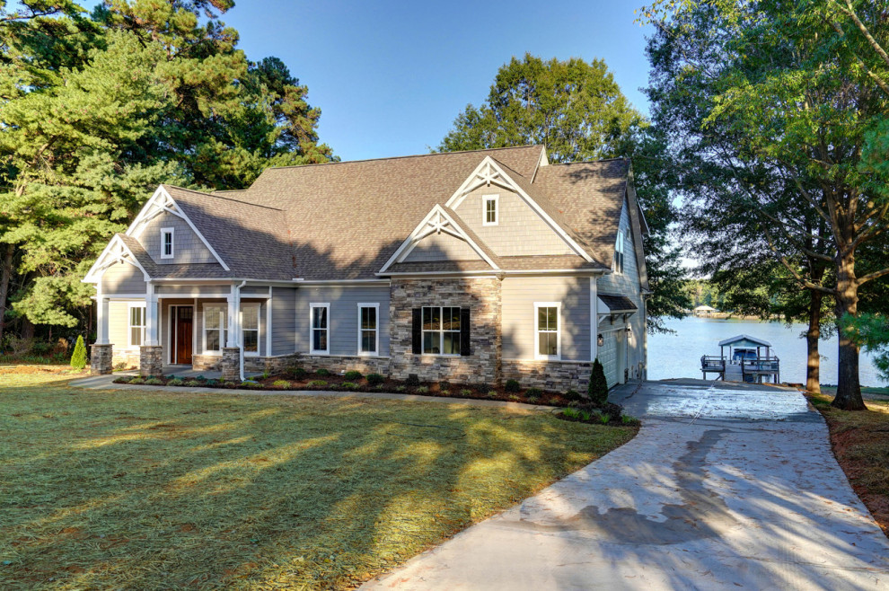 Home design - transitional home design idea in Charlotte