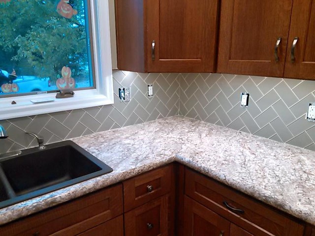 Backsplash traditional-kitchen