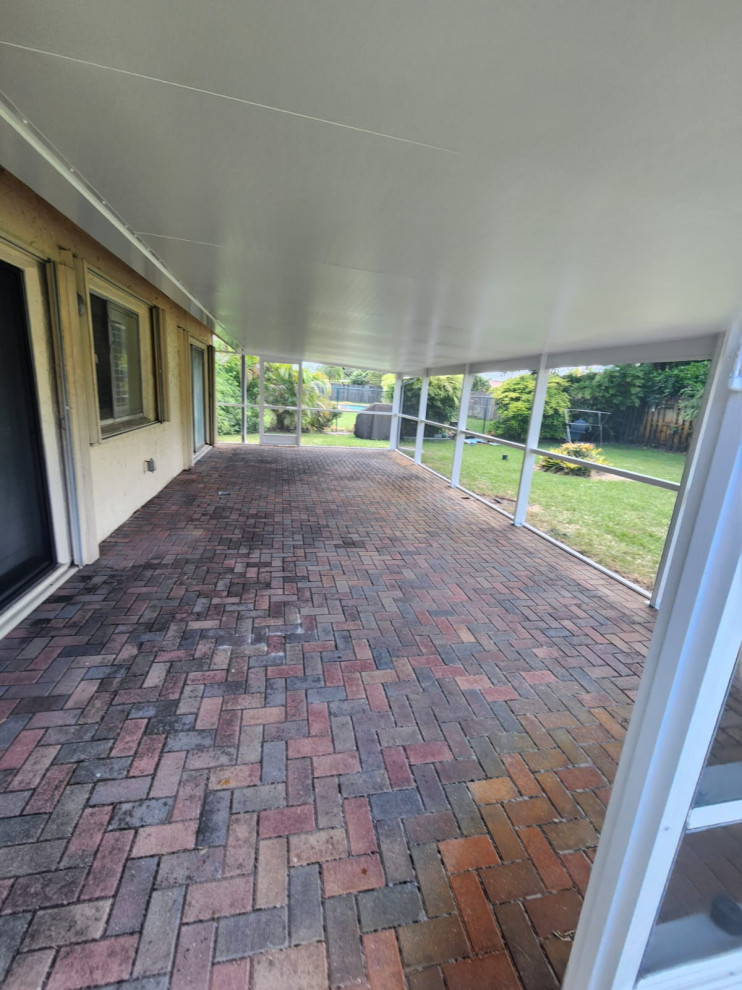 Exterior Aluminum Screen Room and Roof System