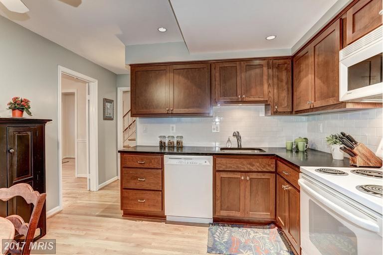 What color island to go with existing cherry