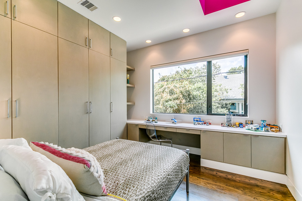 Design ideas for a small modern kids' bedroom in Houston with medium hardwood floors.