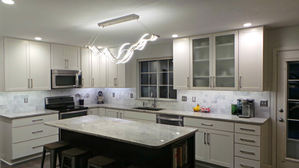 Kitchen - kitchen idea in Denver