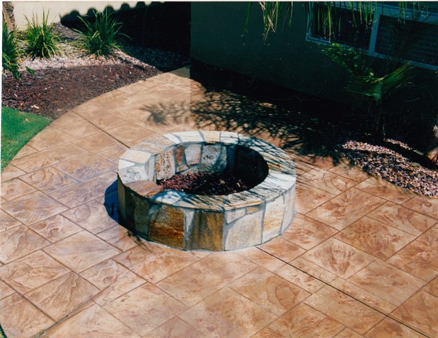 Fire pits, Fireplaces and Fire Features modern-exterior