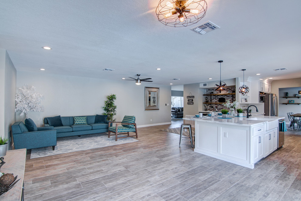 Home design - transitional home design idea in Phoenix