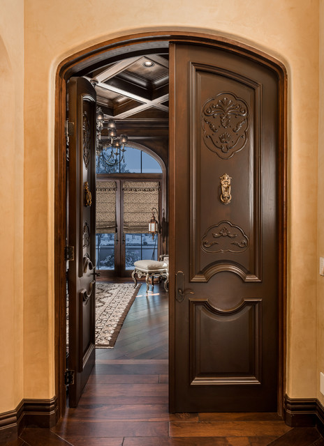 Double Entry Doors mediterraneo-recibidor-y-pasillo