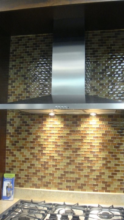 Minimalist kitchen photo in Chicago