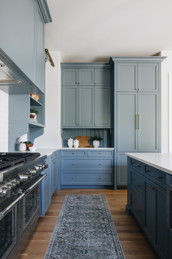 Transitional kitchen photo in Chicago