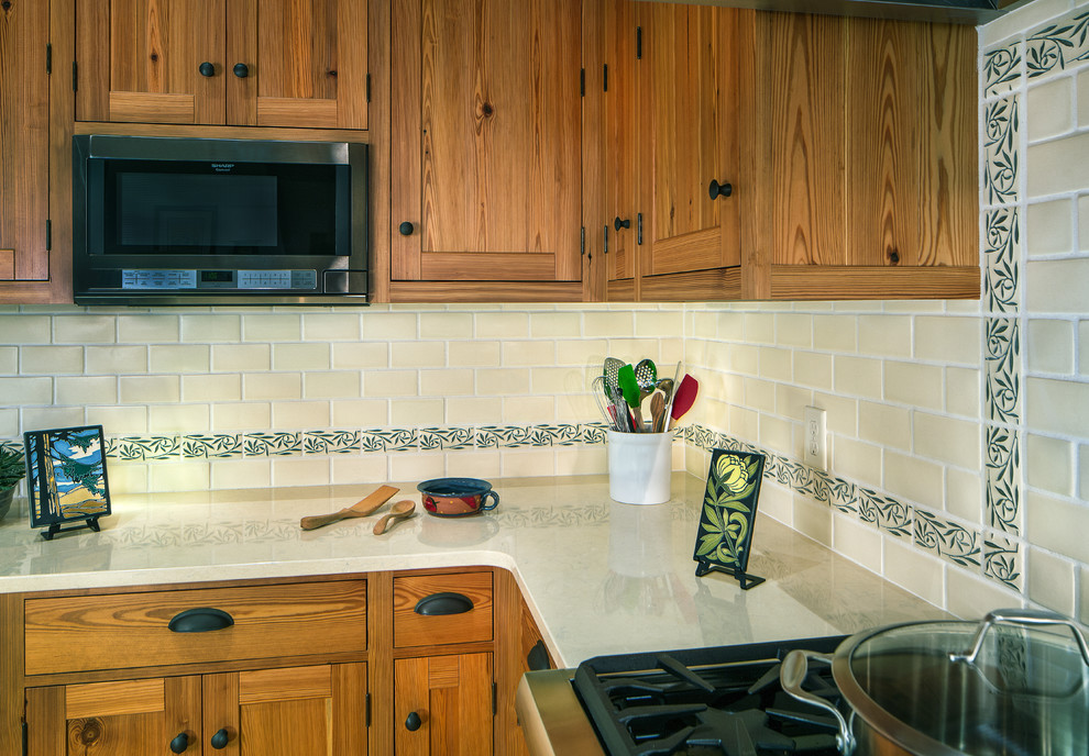 Arts and crafts kitchen photo in Detroit