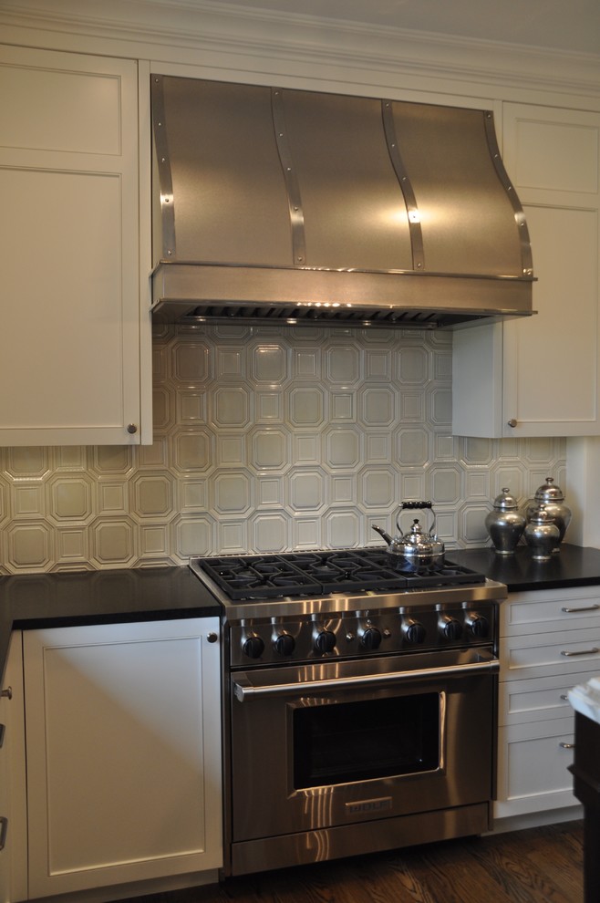 Inspiration for a transitional kitchen remodel in Chicago