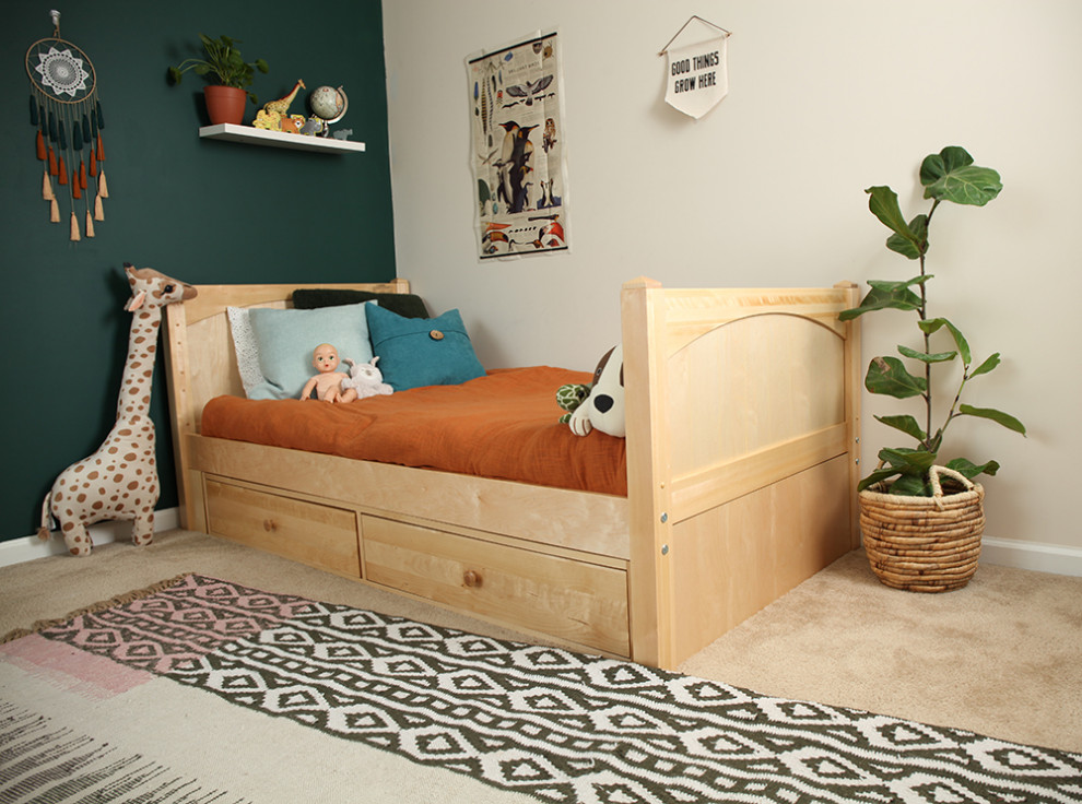 Kleines, Neutrales Mediterranes Kinderzimmer mit Schlafplatz und grüner Wandfarbe in Sonstige