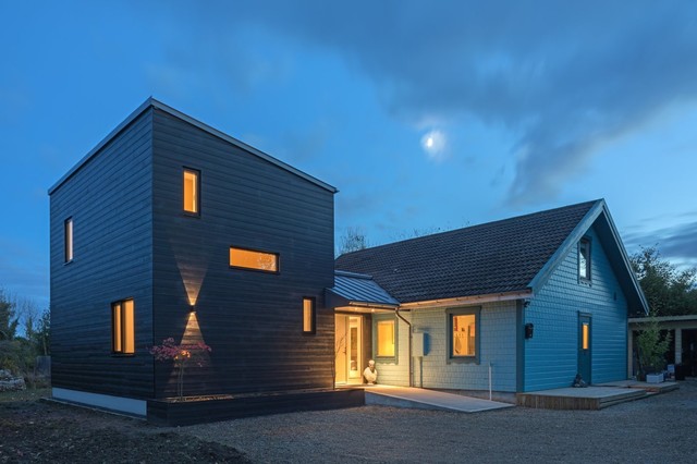 Extension to Scandinavian Timber House moderne-hus-og-facade