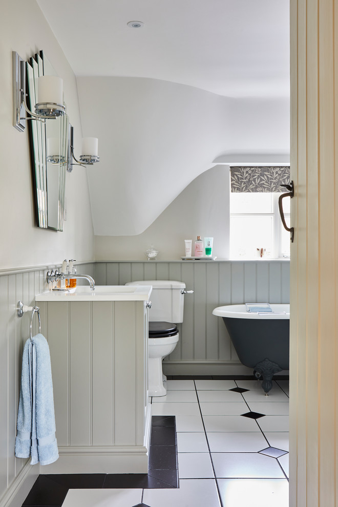 Traditional bathroom
