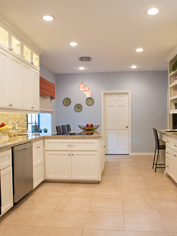 Transitional kitchen photo in Houston