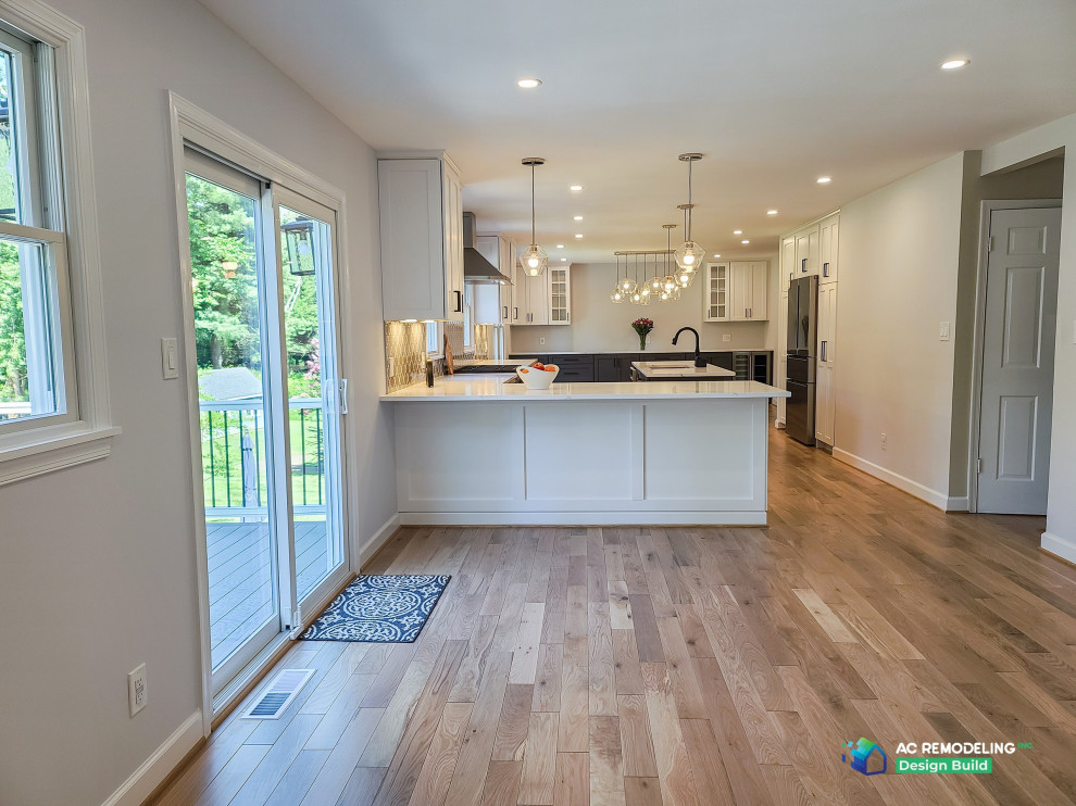 Kitchen - transitional kitchen idea in DC Metro