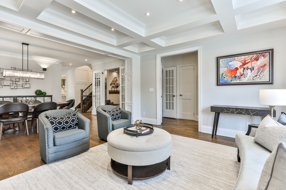 Example of a transitional home design design in Toronto