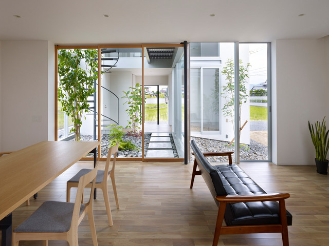 松前の家 moderne-salon