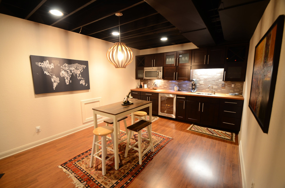 Transitional home design photo in Chicago