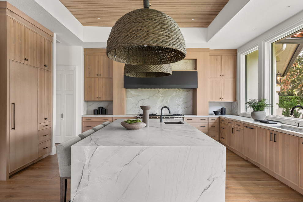 Kitchen - transitional kitchen idea in Orlando