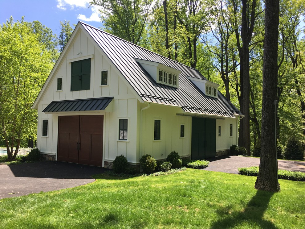 Design ideas for a country garage in New York.