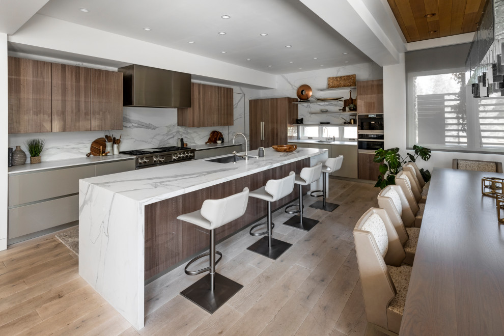 Inspiration for a contemporary kitchen remodel in Sacramento