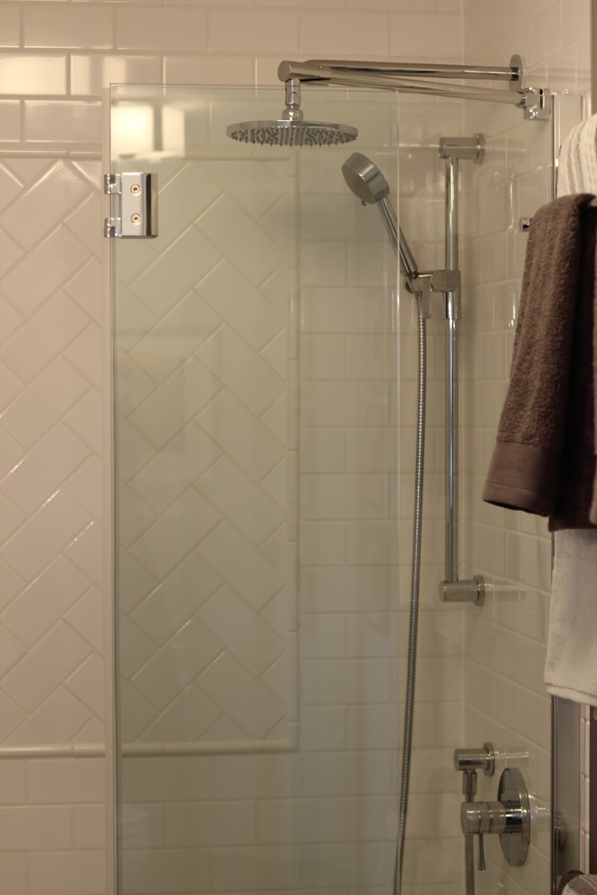 Alcove bathtub - small transitional kids' white tile and porcelain tile porcelain tile alcove bathtub idea in Toronto with shaker cabinets, white cabinets, a two-piece toilet, beige walls, an undermount sink and quartz countertops