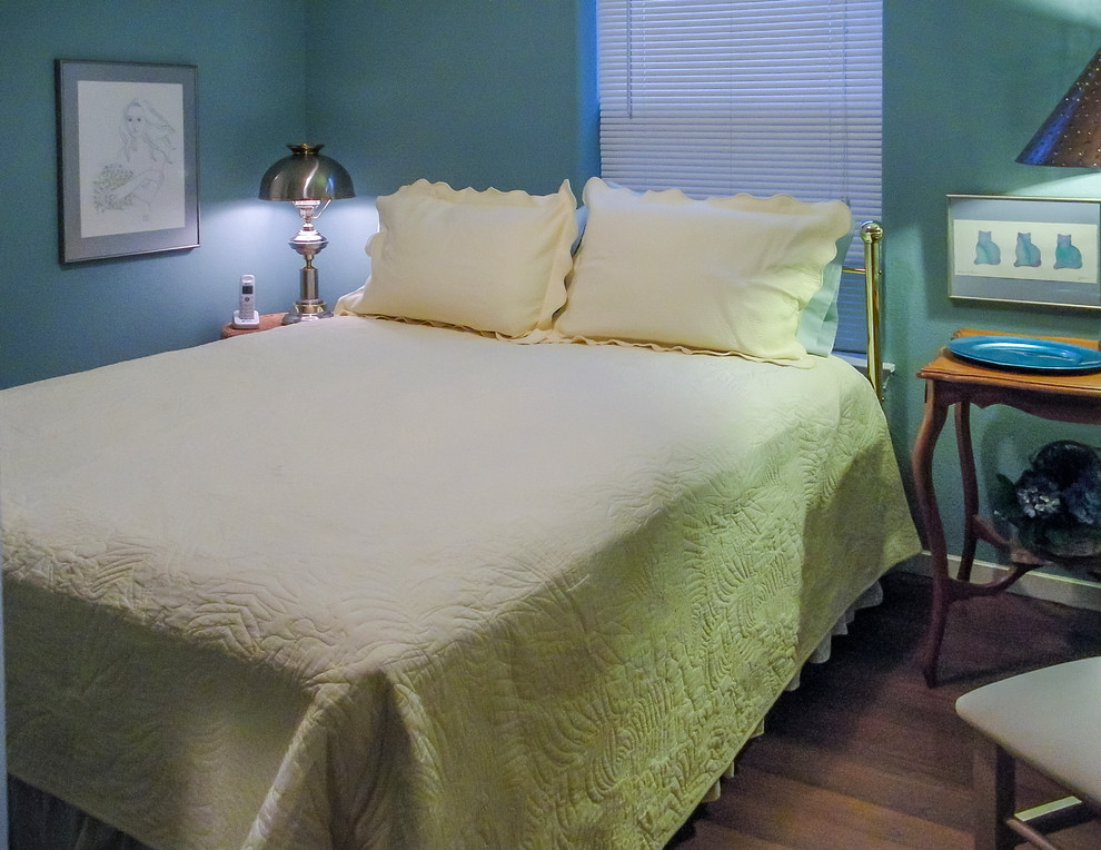 Design ideas for a traditional bedroom in Albuquerque.