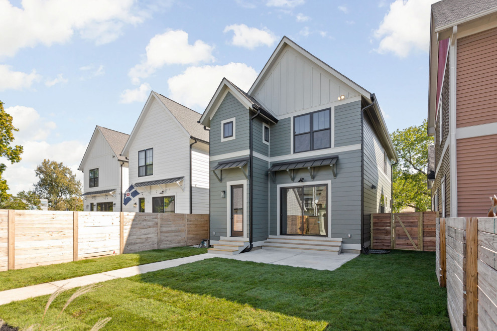 Transitional home design photo in Indianapolis