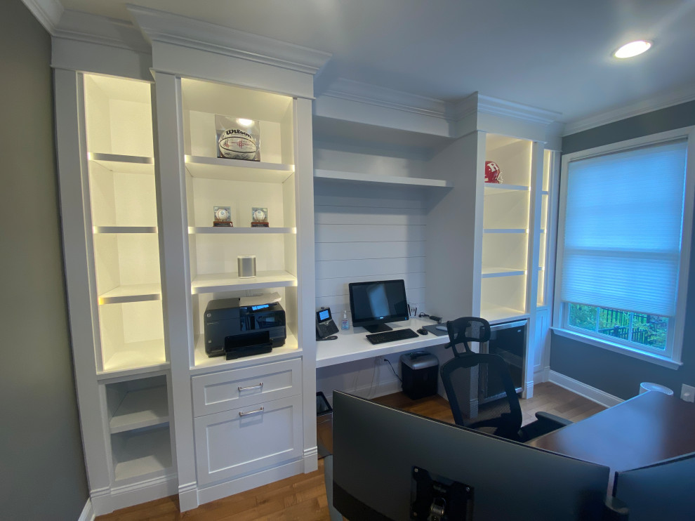 This is an example of a modern home office in New York.