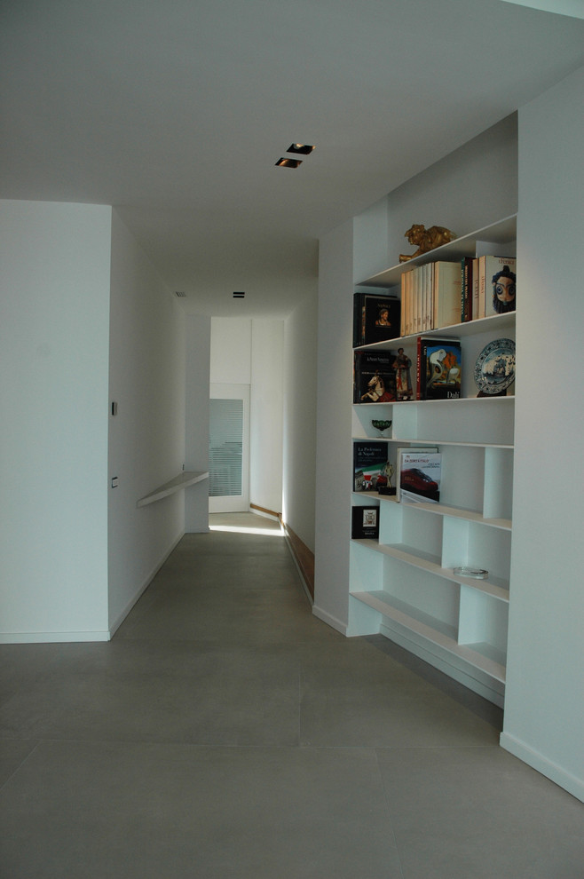 Photo of a modern hallway in Naples.