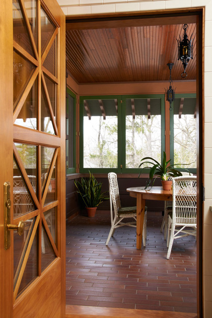 Lakeside Remodel classique-porche