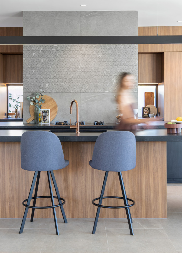 Trendy kitchen photo in Gold Coast - Tweed