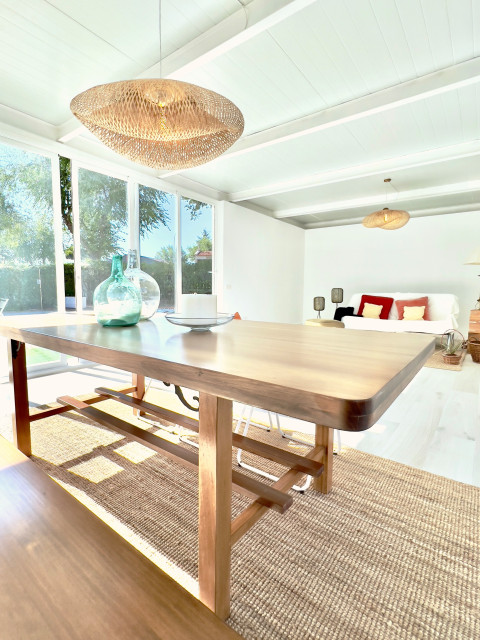 Interior contemporary-dining-room