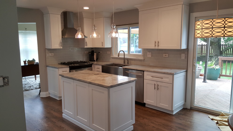 Example of a transitional kitchen design in Chicago
