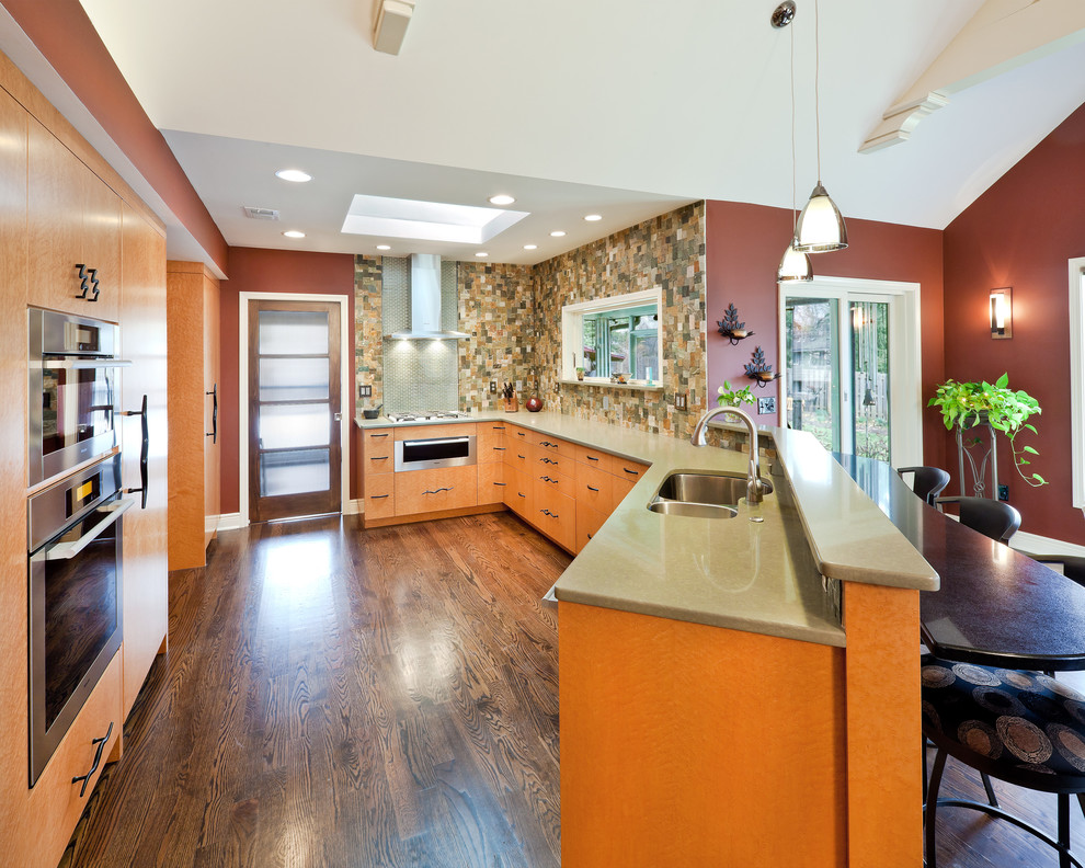 Photo of a contemporary kitchen in Kansas City.