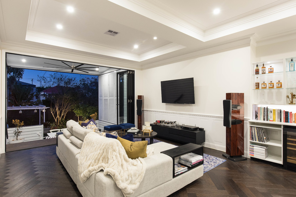 Design ideas for a transitional home design in Brisbane.