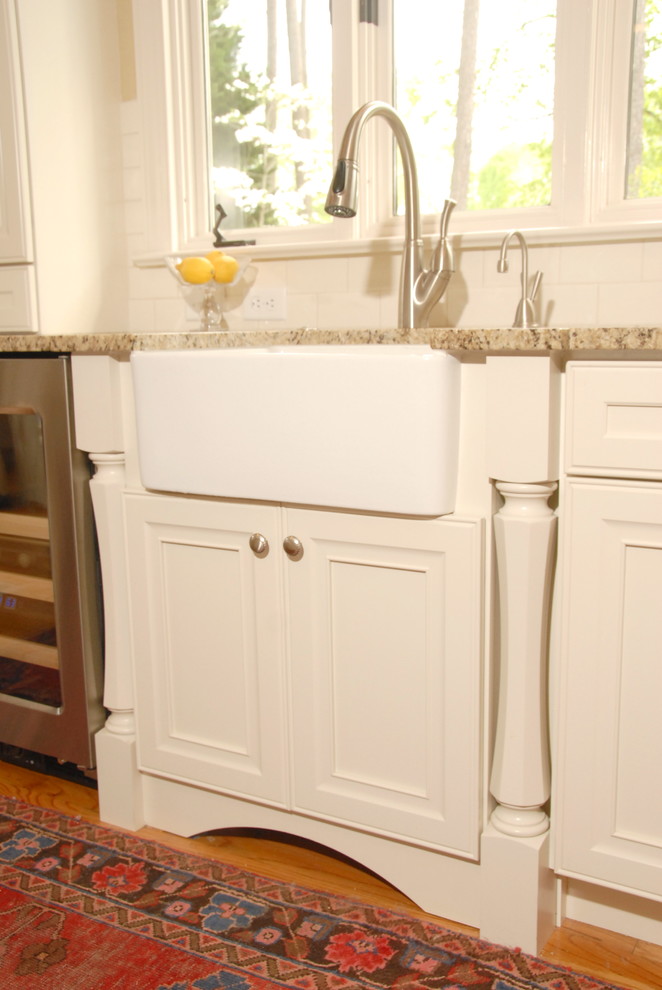 Williamsburg White flat panel kitchen