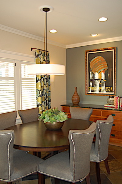 Dining room - dining room idea in Chicago