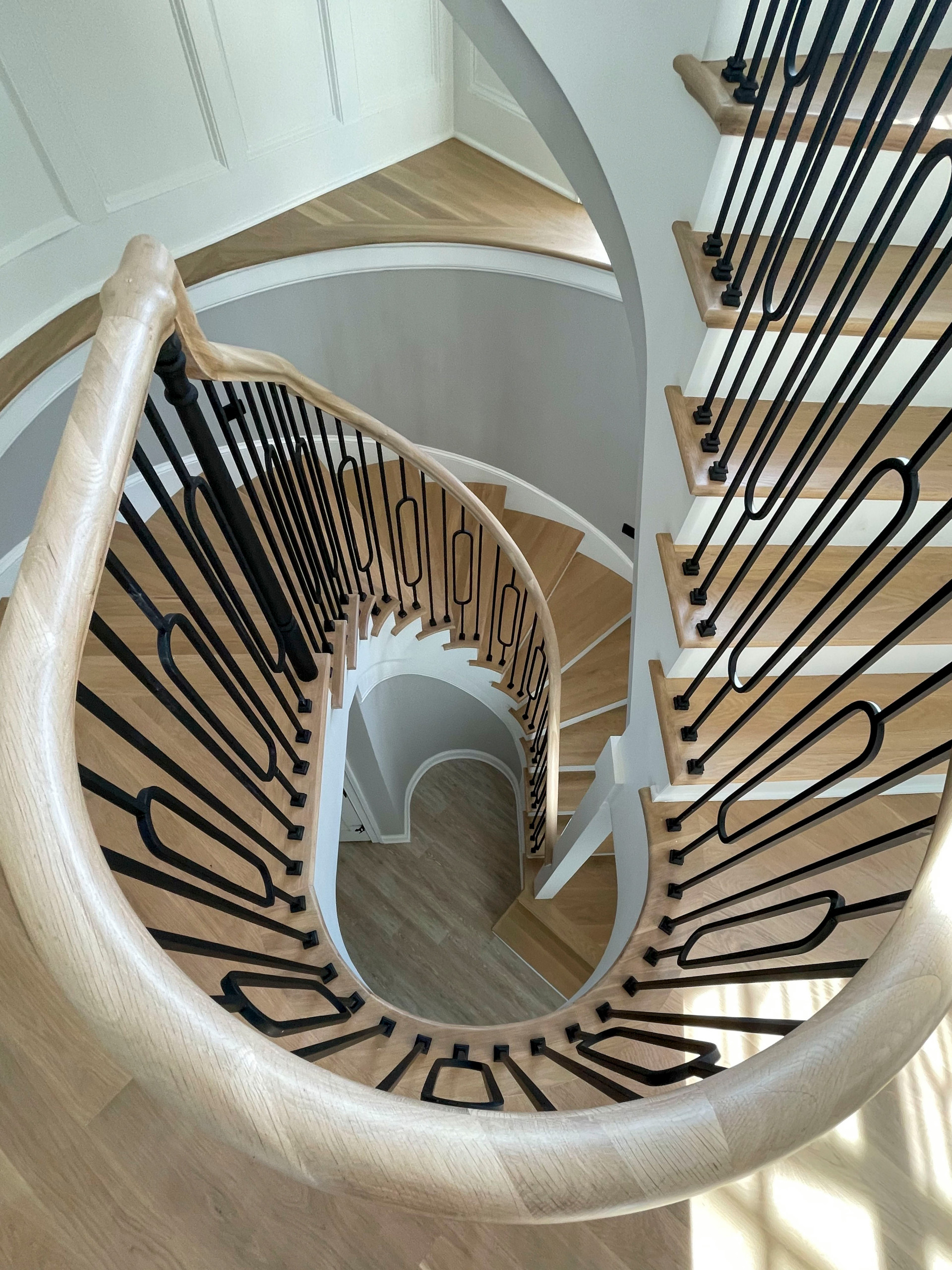 95_Remarkable and elegant floating elliptical staircase, McLean, VA 22101